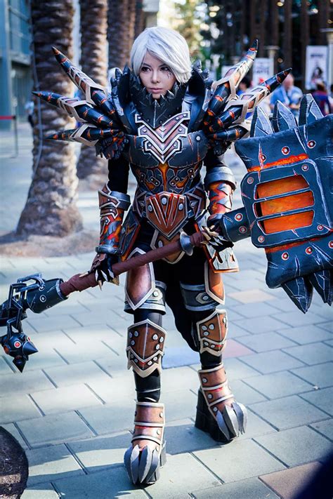 Amazing Tier 13 Warrior Armor Cosplay Looks to be Straight from World of Warcraft - TechEBlog