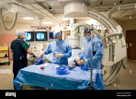 doctors performing angiogram procedure in cardiac cath lab Stock Photo: 13502864 - Alamy