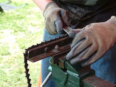 How To Sharpen A Chainsaw: Manual Procedure vs Electric Sharpener