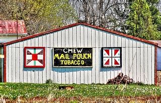 Quilt Patterns and Mail Pouch on a Barn | We turned around w… | Flickr