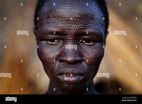 Nuer woman hi-res stock photography and images - Alamy