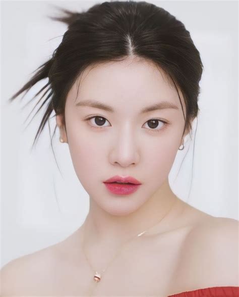 go youn jung (고윤정) Korean Beauty Girls, Asian Beauty Girl, Korean Girl, Bride Makeup, Hair ...