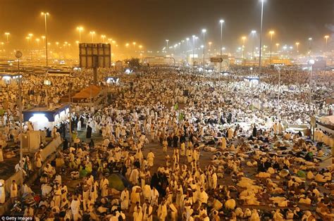 Hajj pilgrims take part in 'devil stoning' ritual in Saudi | Daily Mail Online