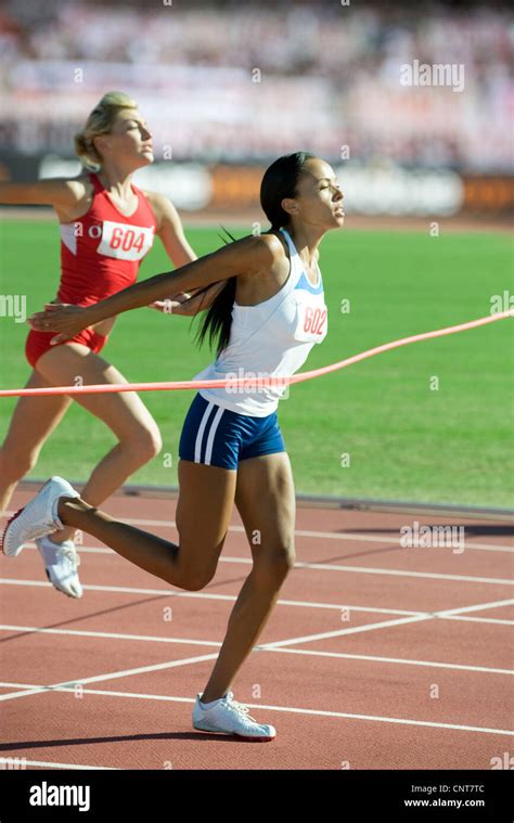 Runner olympics female side hi-res stock photography and images - Alamy