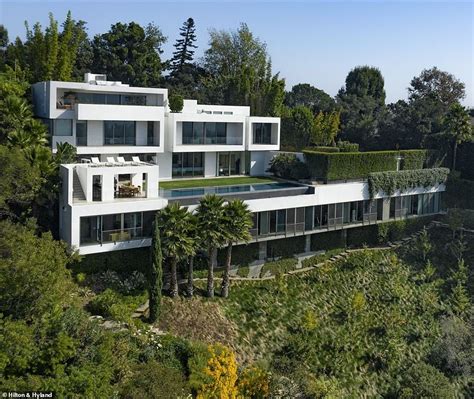 Trevor Noah purchases a gorgeous modern mansion in Bel-Air for $27.5 million - BroRead.com