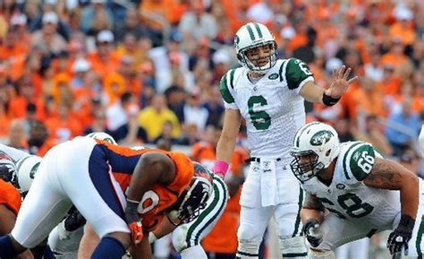 Jets QB Mark Sanchez recovers quickly after throwing first ...