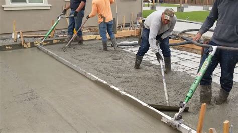 Concrete Tools 2 Man Rattle Screed with Super Snakes - YouTube