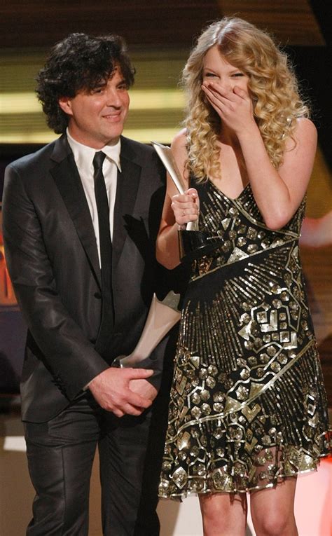 Scott Borchetta & Taylor Swift from Flashback: Relive the 2009 ACM Awards | E! News