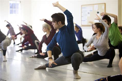 Taiwan’s Cloud Gate Dance Theatre masters tai chi - USC News