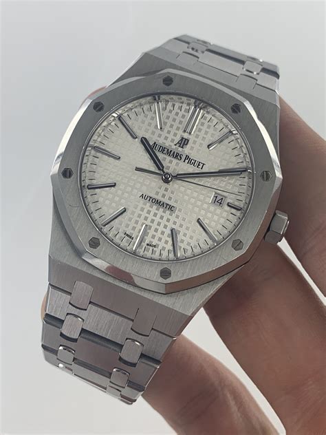 AUDEMARS PIGUET ROYAL OAK AUTOMATIC WHITE 15400ST - Carr Watches