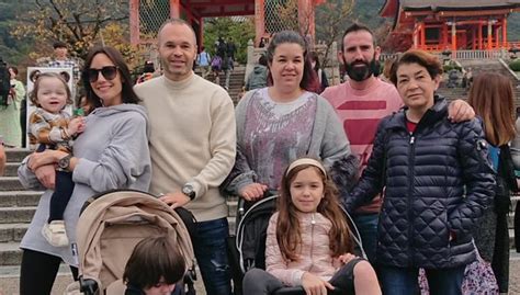 La familia Iniesta, de turismo por Japón