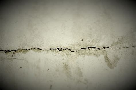 Why Is There a Crack in the Basement Wall? | MT Drains