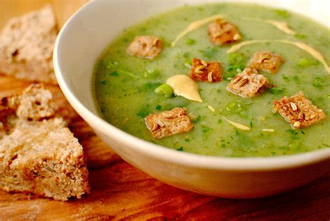 Love Your Greens Soup – fat-free and vegan | food to glow