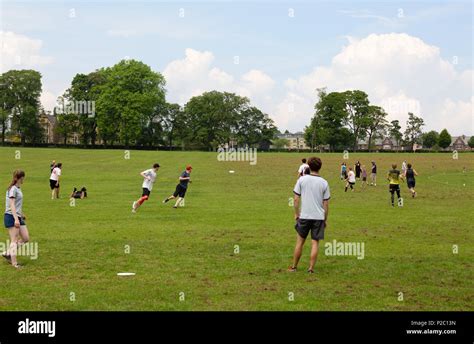 Frisbee park hi-res stock photography and images - Alamy