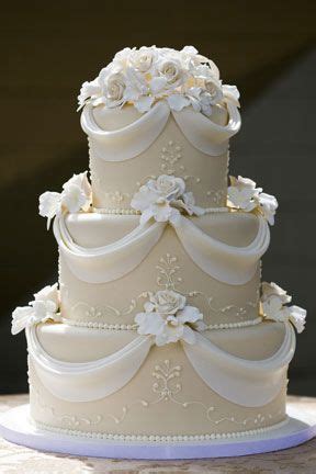 Fondant Cakes -- Fleur de Lisa Wedding Cakes | Fondant wedding cakes, Amazing wedding cakes ...