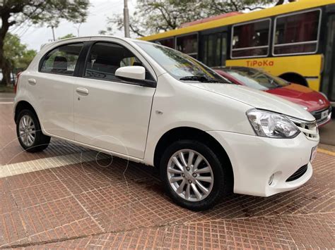 Toyota Etios Hatchback XLS usado (2014) color Blanco precio $3.389.990