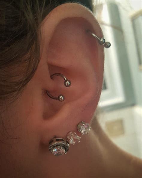 Cartilage Piercing [50 Ideas]: Pain Level, Healing Time, Cost, Experience - Piercee