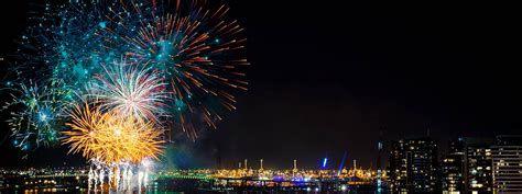 Docklands Fireworks NYE - NewQuay Docklands