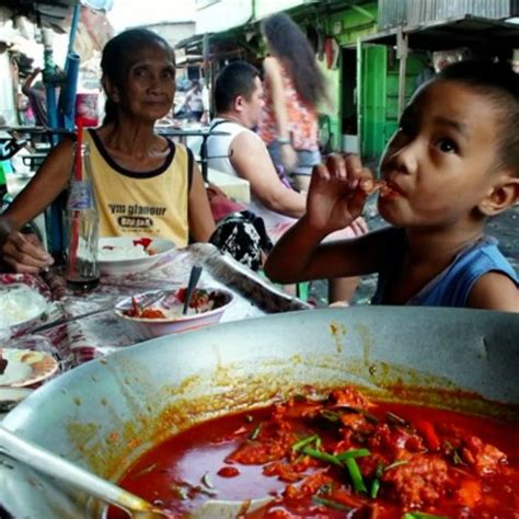 Fillipinos eating pagpag, leftover food from restaurants scavenged from garbage sites and dumps ...