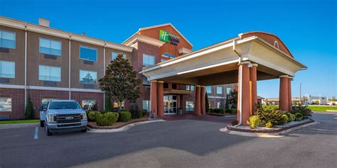 Holiday Inn Express & Suites Okmulgee Hotel by IHG