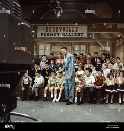 THE HOWDY DOODY SHOW, 'Buffalo' Bob Smith with the Peanut Gallery, 1947-60 Stock Photo - Alamy