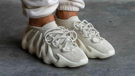 サイズ NIKE - YEEZY 450 CLOUD WHITEの通販 by t0304y's shop｜ナイキならラクマ スニーカー