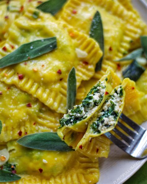 Spinach Ravioli | Spinach ravioli, Ravioli recipe easy, Homemade pasta