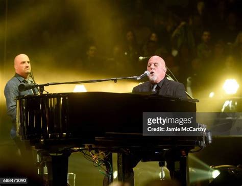 Billy Joel In Concert Photos and Premium High Res Pictures - Getty Images