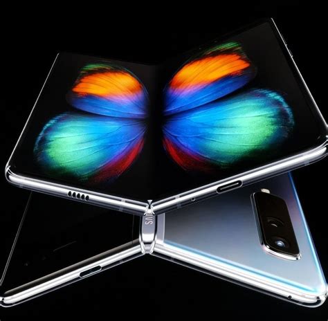 😲Samsung launched first foldable smartphone 😲