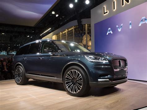 Lincoln Aviator Forecasts An Elegant Three-Row Plug-In Hybrid | Carscoops