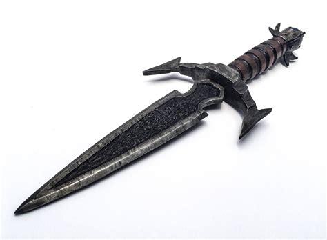 Skyrim Mehrune's Razor Replica | Skyrim, Pretty knives, Marvel comics wallpaper