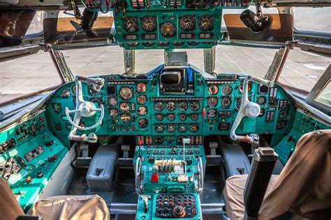 Ilyushin 62 Cockpit - Air Koryo | Cockpit, Boeing, Cargo aircraft