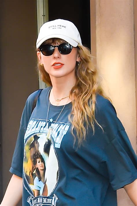 Taylor Swift Has Mastered the Art of Making Hair Look Good Under a Dad Hat — See Photos | Allure