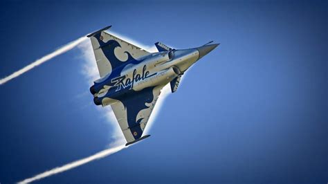 "India's 400 J-20 Stealth Fighters Vs. 'Super Rafales': A Potential ...