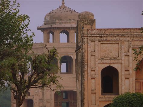 muslims history in india documentry: hiran minar pictures