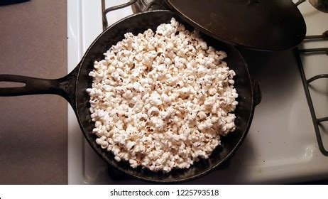 16 Stovetop Popcorn Images, Stock Photos, 3D objects, & Vectors ...