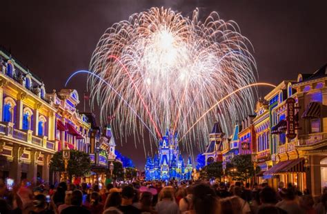 Our 4 Best Tips for Magic Kingdom Fireworks - Disney Tourist Blog