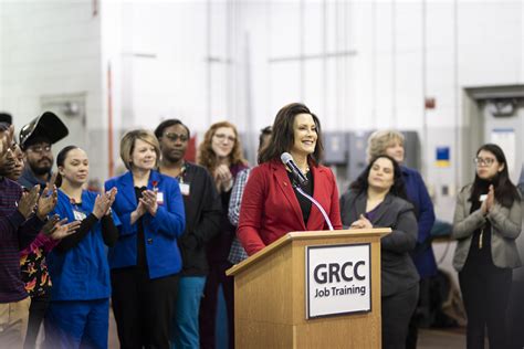 Gov. Gretchen Whitmer tours GRCC, discusses community colleges' vital ...