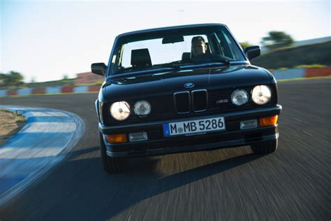 F90 BMW M5 takes on its original ancestor -- the E28 BMW M5