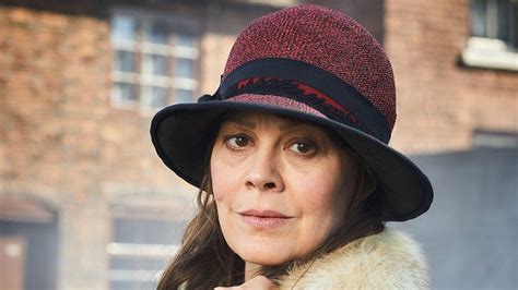 Peaky Blinders dedicates first episode of final series to Helen McCrory - BBC News