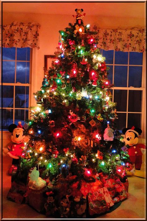 45 Amazing Disney Christmas Tree Decorations Ideas - Decoration Love