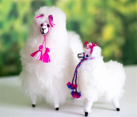 Alpaca Fur Ornament Llamas Figure 6 in 4 in Tall Set of 2 - Psperu