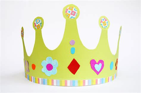 Paper Crown | Kids' Crafts | Fun Craft Ideas | FirstPalette.com