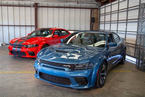 2020 Dodge Charger Scat Pack and Hellcat Widebody: 7 Pros and 3 Cons | Cars.com