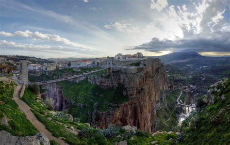 Les ponts de la cité suspendue | The Casbah Post