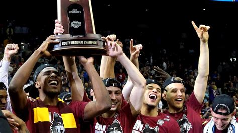 Look back at Loyola Chicago's remarkable road to the Final Four - YouTube