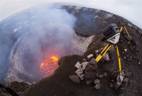 Big Island Hawaii Volcano Eruption 2018 - On saturday, a small explosion on the summit of the ...