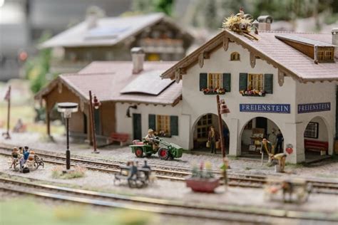 How to Master Model Railroading Scales - Plaza Japan