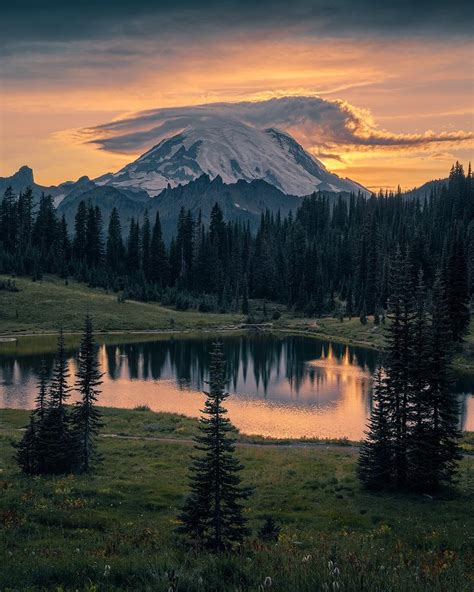 Mt. Rainier sunset at Tipsoo Lake, Washington [OC][1080×1350] IG: @holysh0t в 2020 г