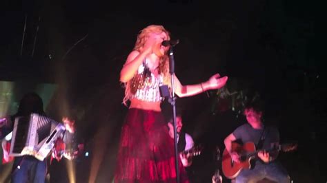 Shakira - Flamenco & Gypsy (live @ Antwerp 12-12-2010) - YouTube